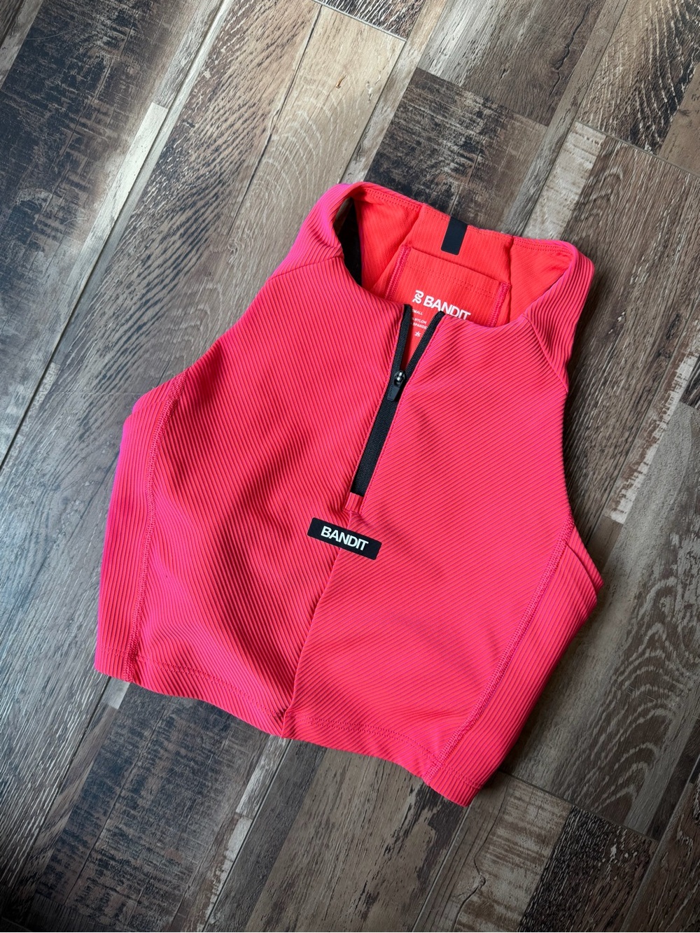 BANDIT RUNNING STRIPED CADENCEβ’ ZIP FRONT RACE CROP - POPPY / AZALEA